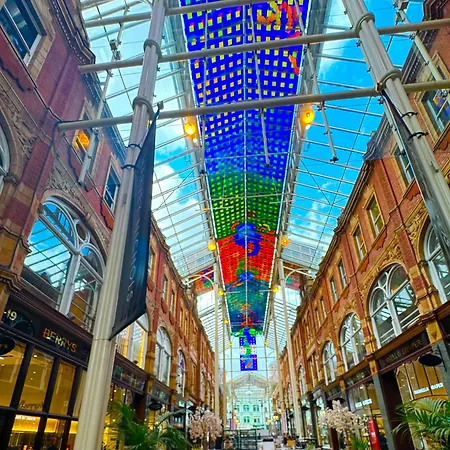 Harvey Nic's & Designer Quarter 60ch *