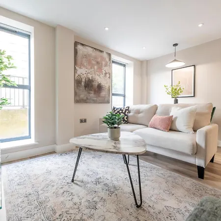 Harvey Nic's & Designer Quarter 60ch