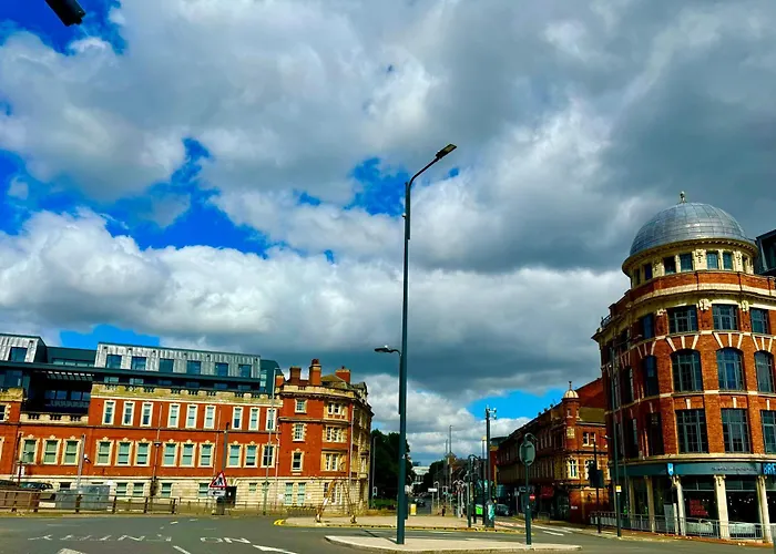 Harvey Nic's & Designer Quarter 60ch *