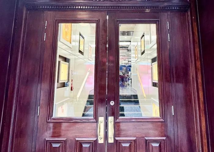 Harvey Nic's & Designer Quarter 60ch