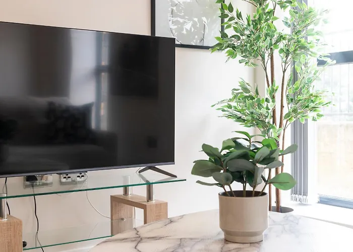 Harvey Nic's & Designer Quarter 60ch *