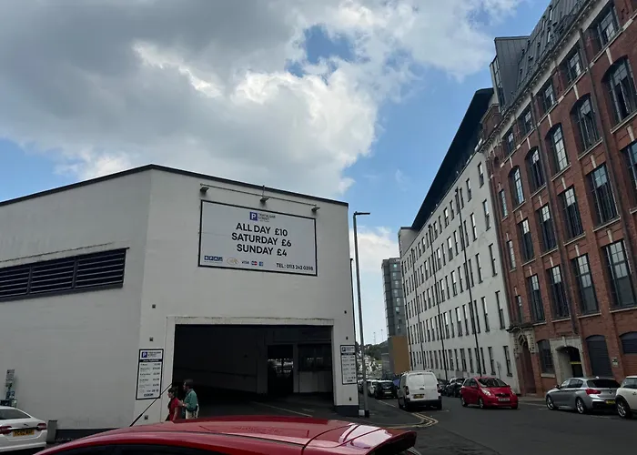 Harvey Nic's & Designer Quarter 60ch * Leeds (West Yorkshire)