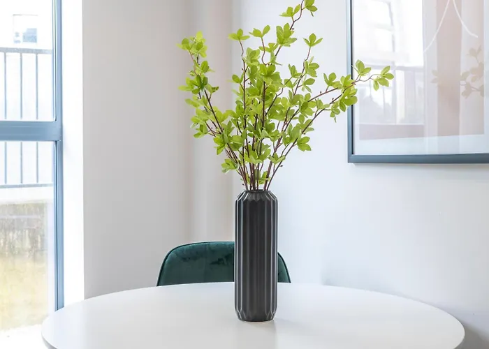 Harvey Nic's & Designer Quarter 60ch *