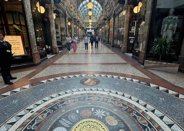 Harvey Nic's & Designer Quarter 60ch