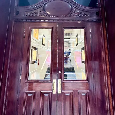 Harvey Nic's & Designer Quarter 60ch