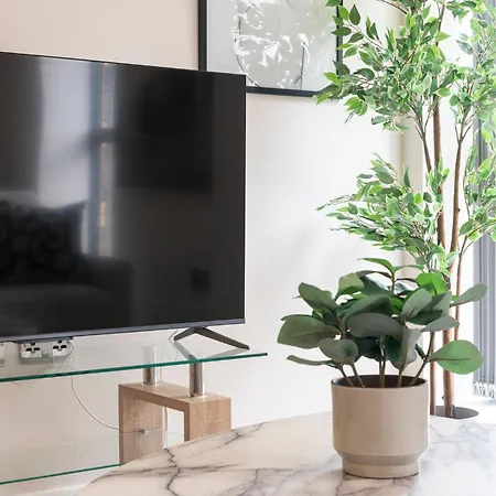 Harvey Nic's & Designer Quarter 60ch *