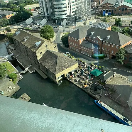 Harvey Nic's & Designer Quarter 60ch